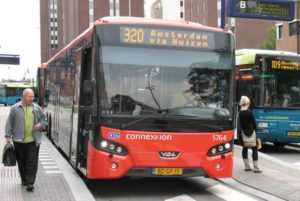 Bus 320 via Huizen opweg naar Amsterdam